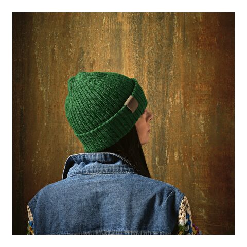 Cobain Mütze aus rPET und Wolle. Mit personalisierbarem Aufnäher Dunkelgrün | ohne Werbeanbringung | Nicht verfügbar | Nicht verfügbar | Nicht verfügbar