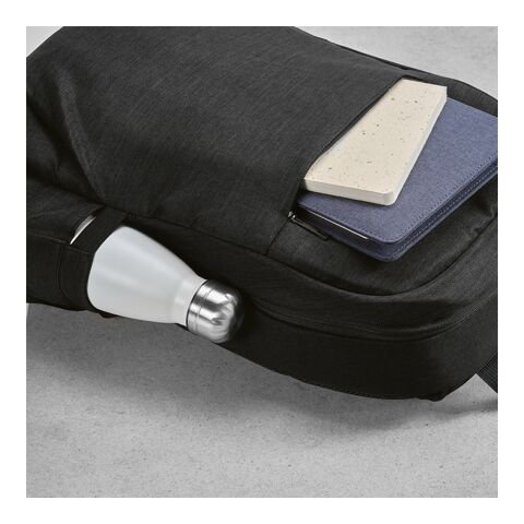 Vilnius 18L Rucksack aus rPET. Fronttasche. Laptops bis 17&quot; Schwarz | ohne Werbeanbringung | Nicht verfügbar | Nicht verfügbar | Nicht verfügbar