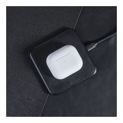 2259 | Xoopar Iné Wireless Fast Charger - Recycled Leather 15W Schwarz | ohne Werbeanbringung | Nicht verfügbar | Nicht verfügbar | Nicht verfügbar