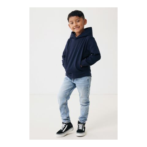 Iqoniq Yengo KidsHoodie mit Seitentaschen aus rec. Baumwolle navy blau | 7-8 | ohne Werbeanbringung | Nicht verfügbar | Nicht verfügbar | Nicht verfügbar