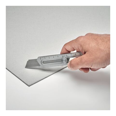 Einziehbares Cuttermesser mit 8 Klingen mattsilber | ohne Werbeanbringung | Nicht verfügbar | Nicht verfügbar